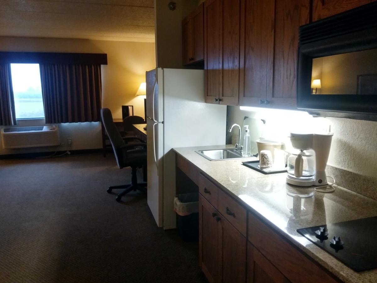 Madelia Hotel & Suites Exterior photo