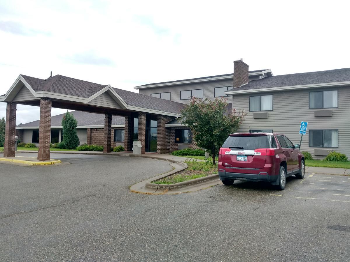 Madelia Hotel & Suites Exterior photo